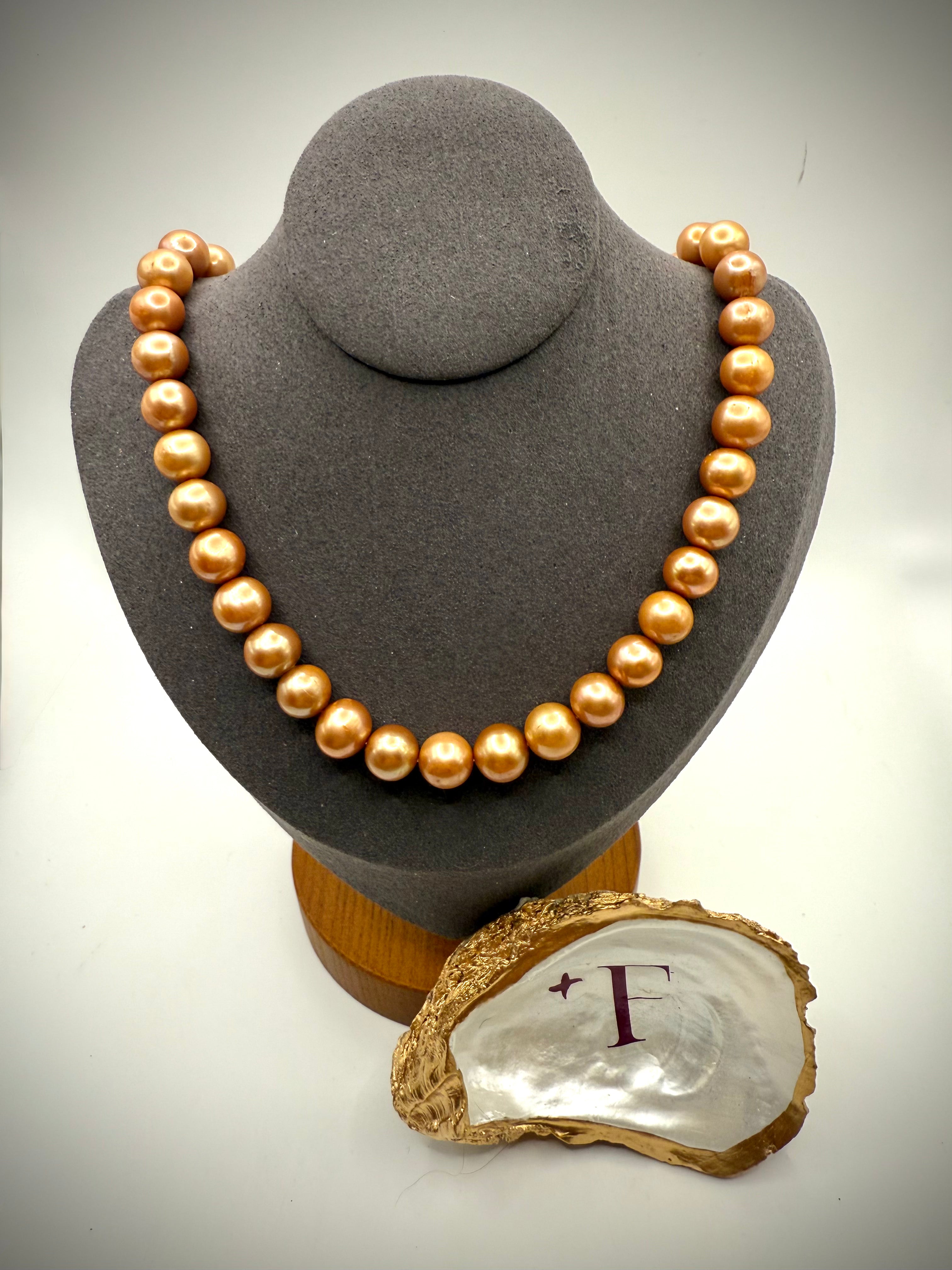 Décolletage Frosting