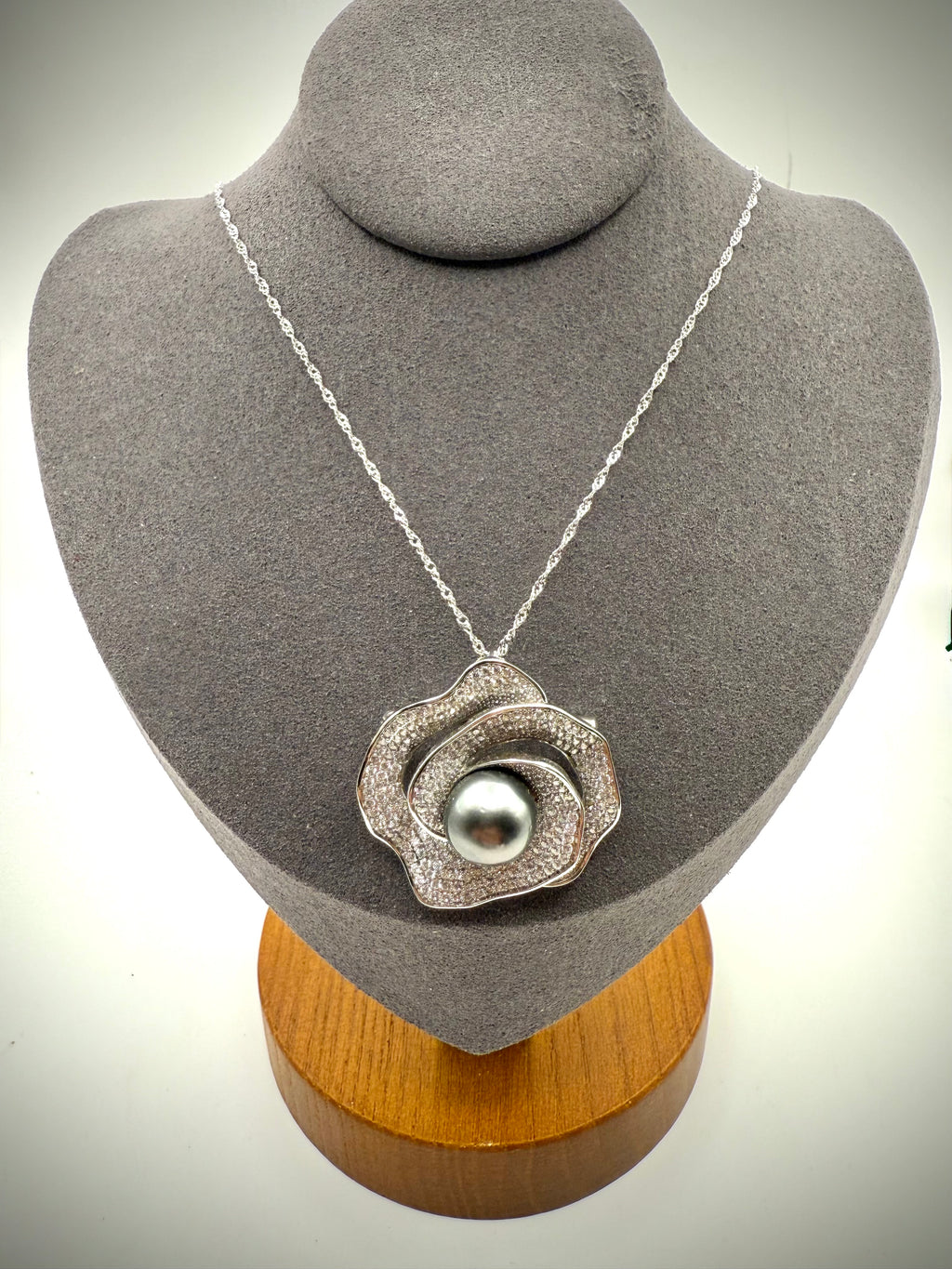Flower Brooch - Pendant