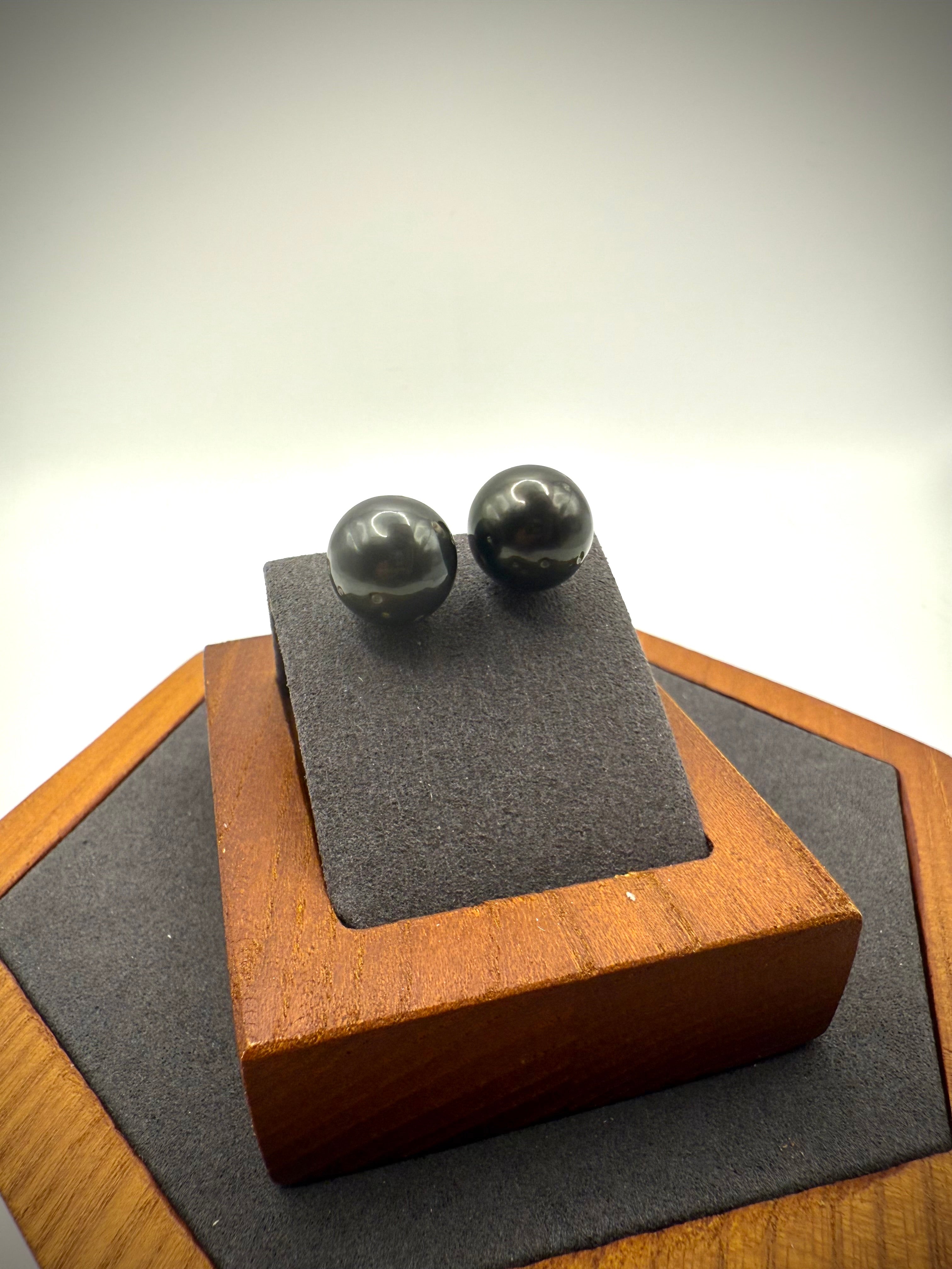 Piano Black Tahitian Pearl Stud Earrings