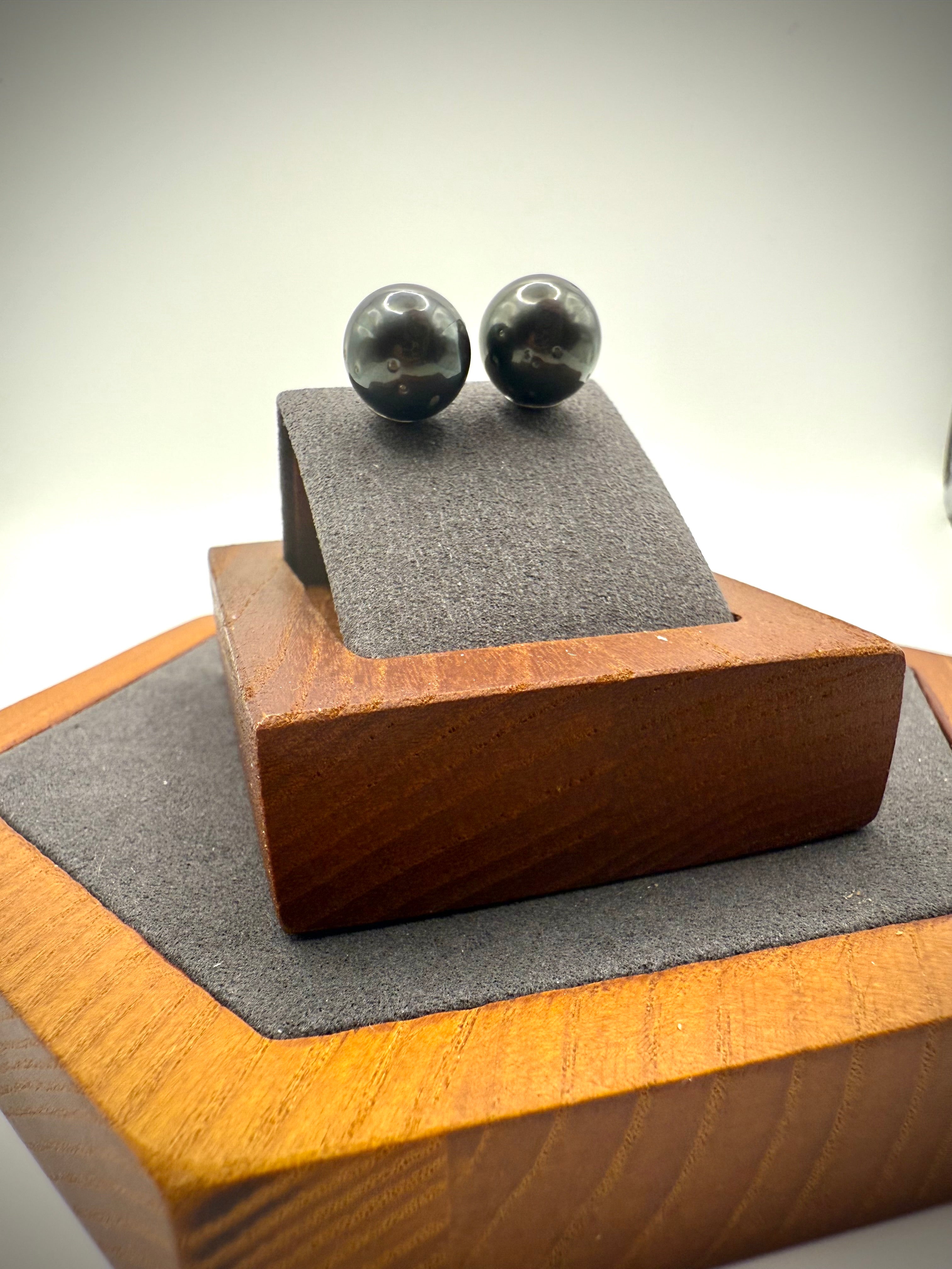 Piano Black Tahitian Pearl Stud Earrings