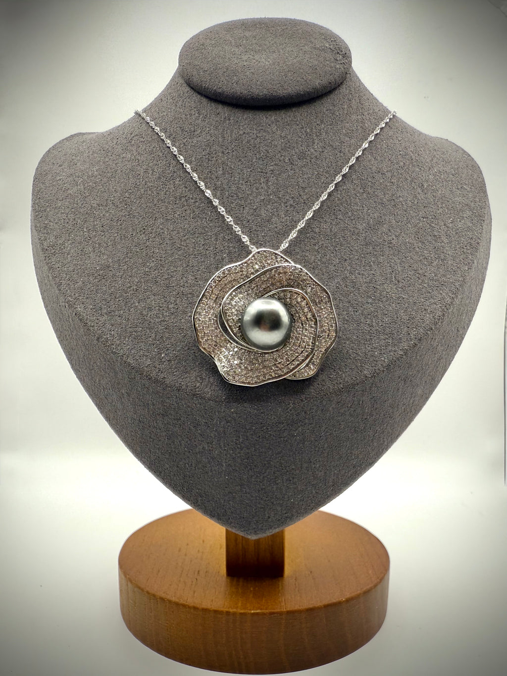 Flower Brooch - Pendant