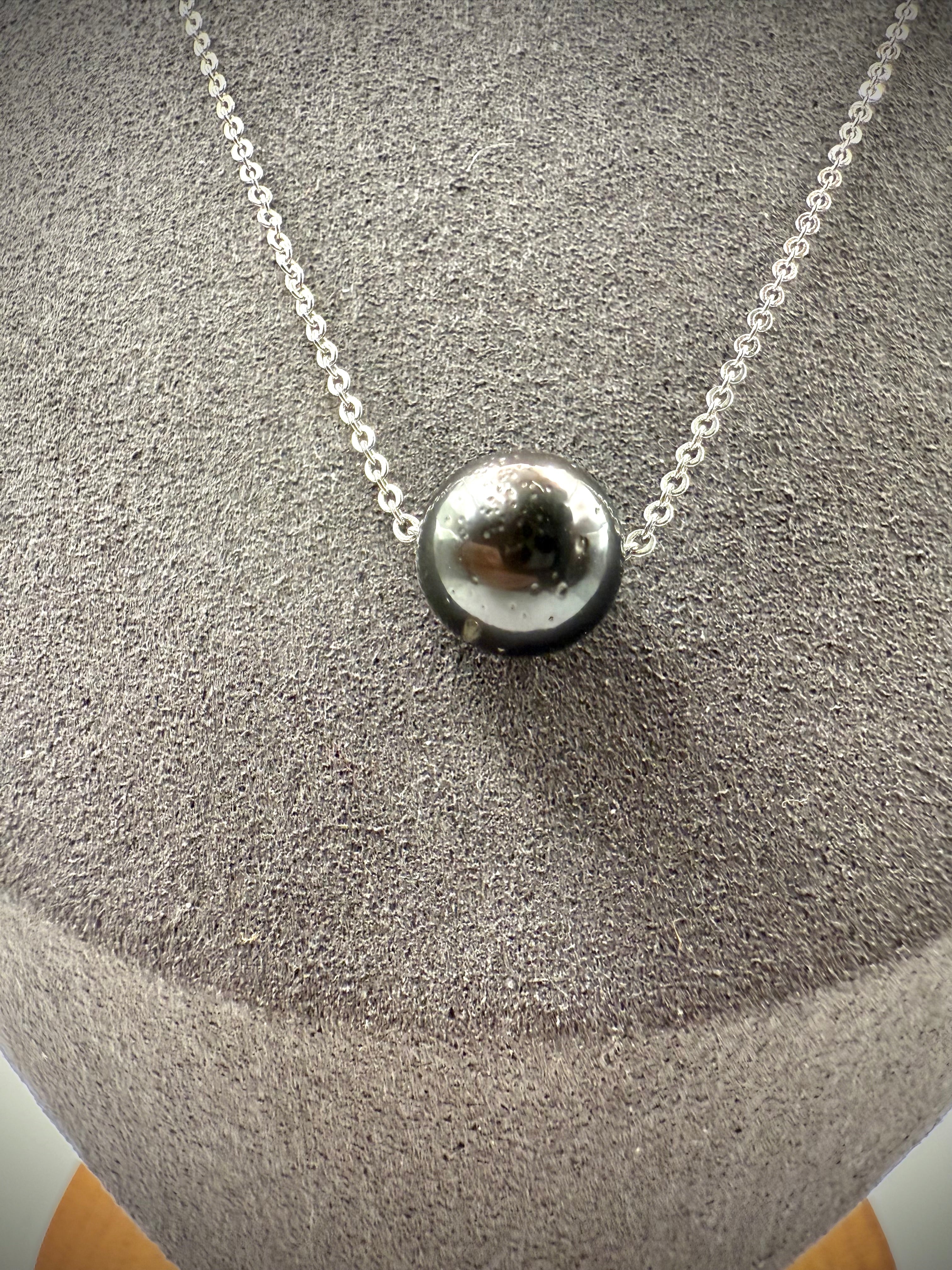 Piano Black Tahitian Pearl Necklace