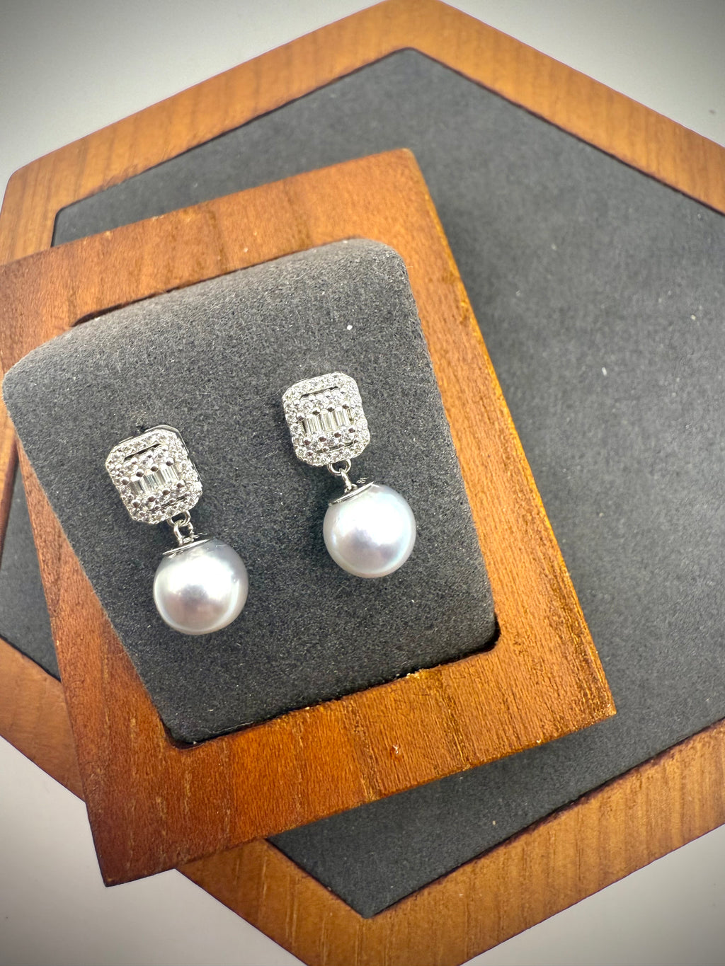 Madama Pearl Dangling Earrings