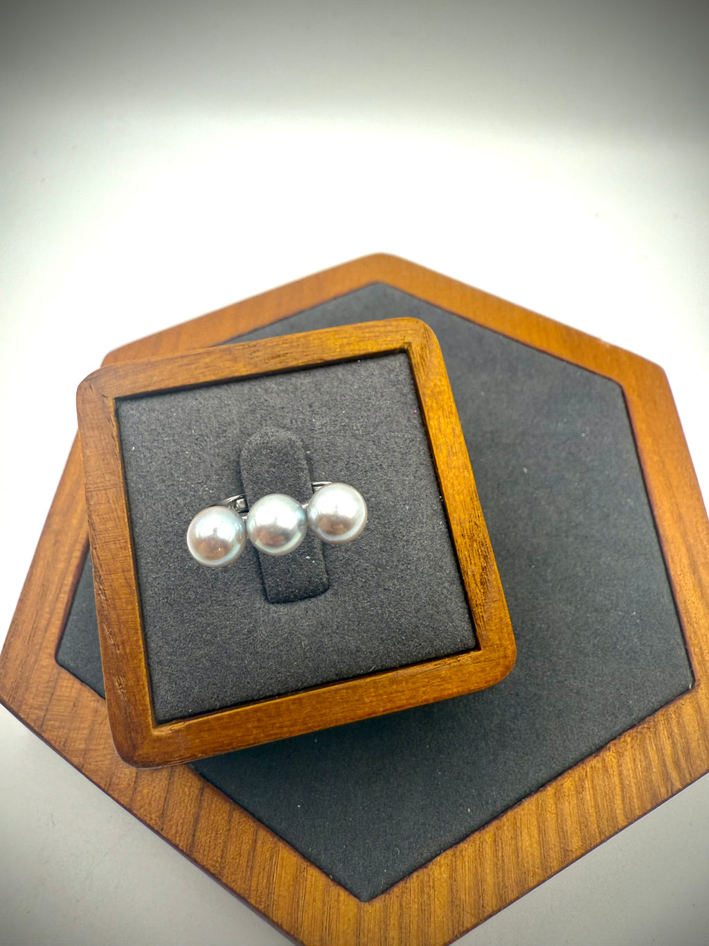 Madama Pearl Bar Ring