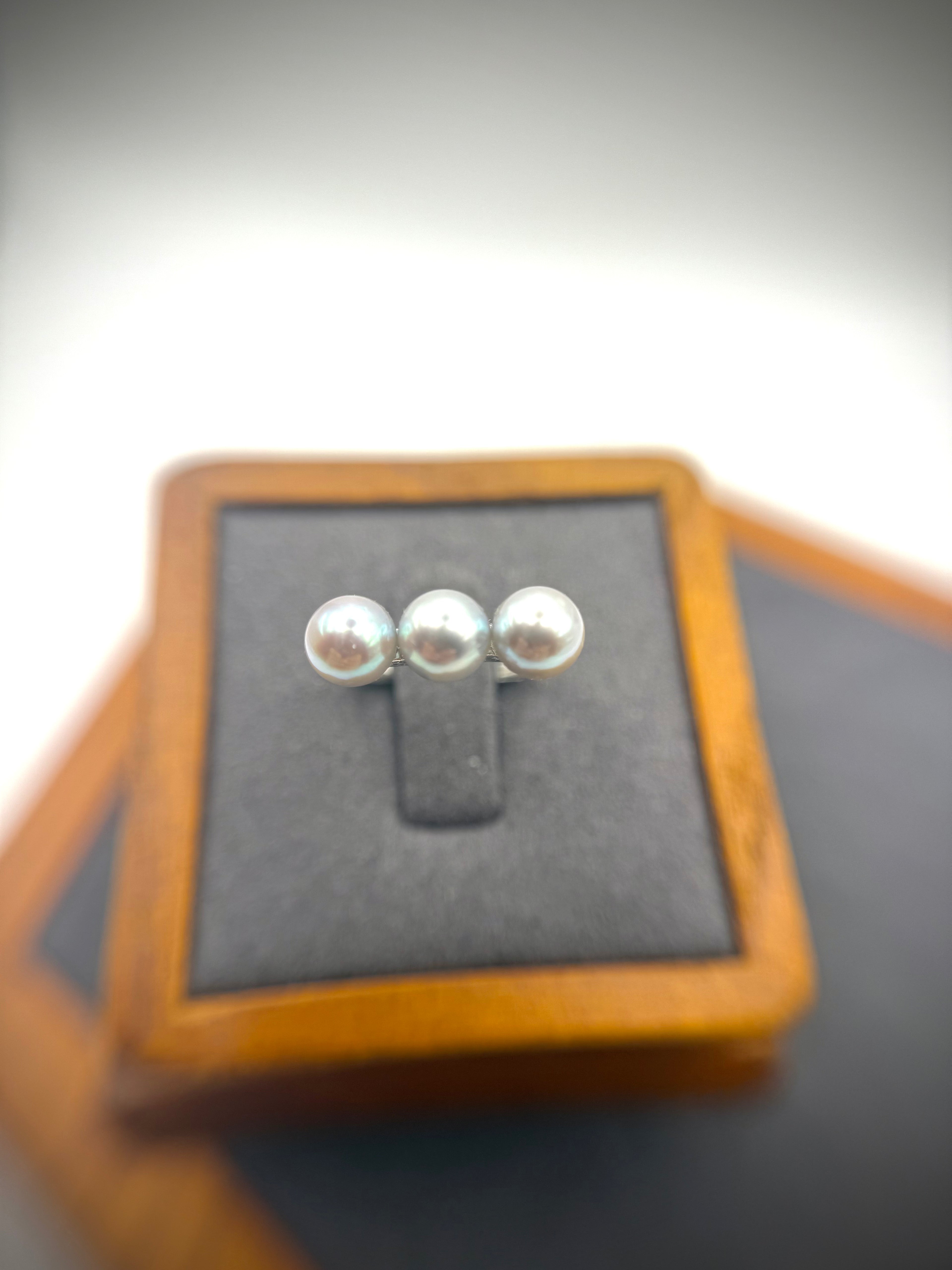Madama Pearl Bar Ring