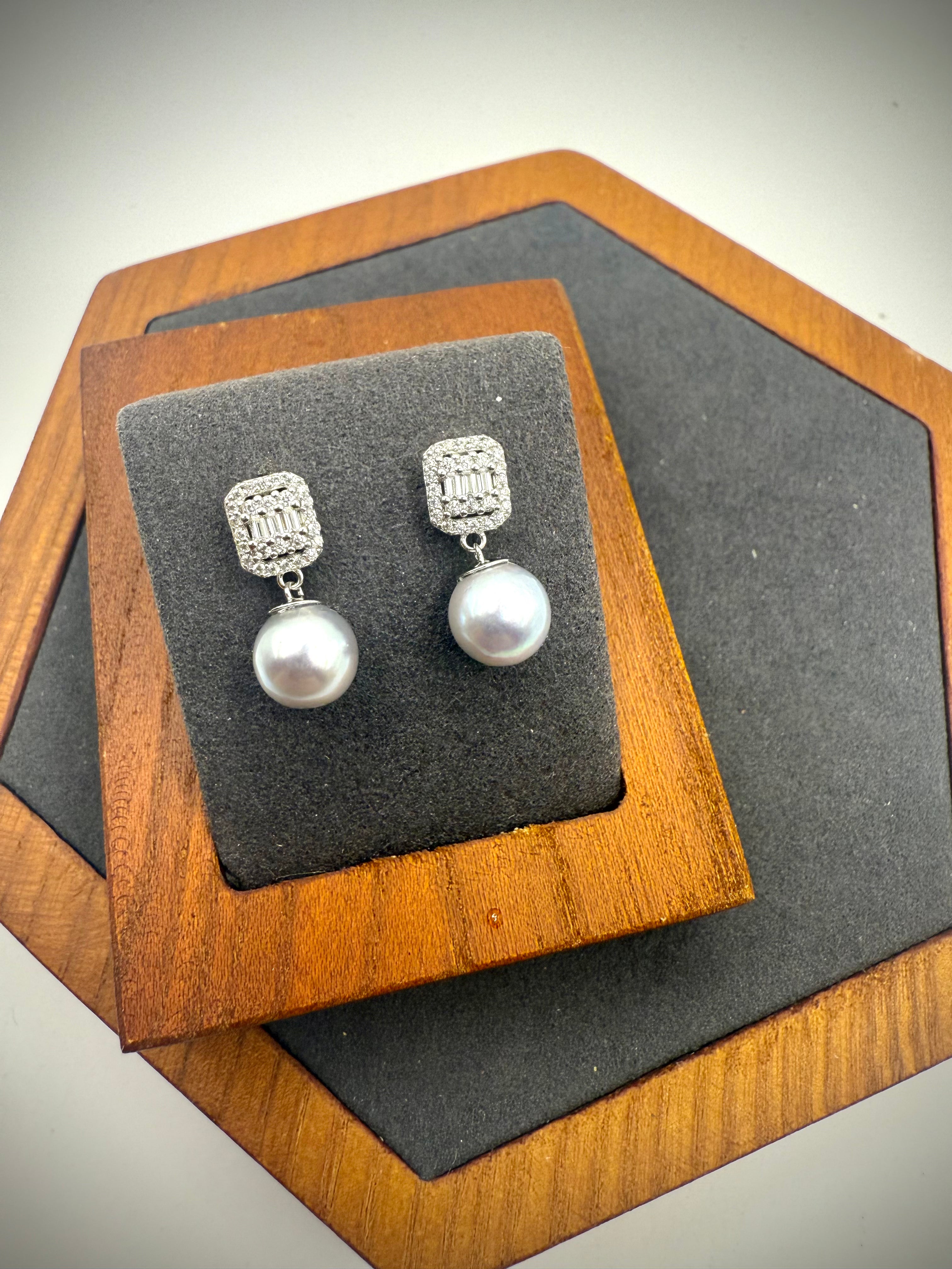 Madama Pearl Dangling Earrings