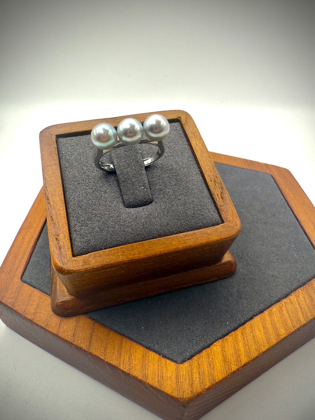 Madama Pearl Bar Ring