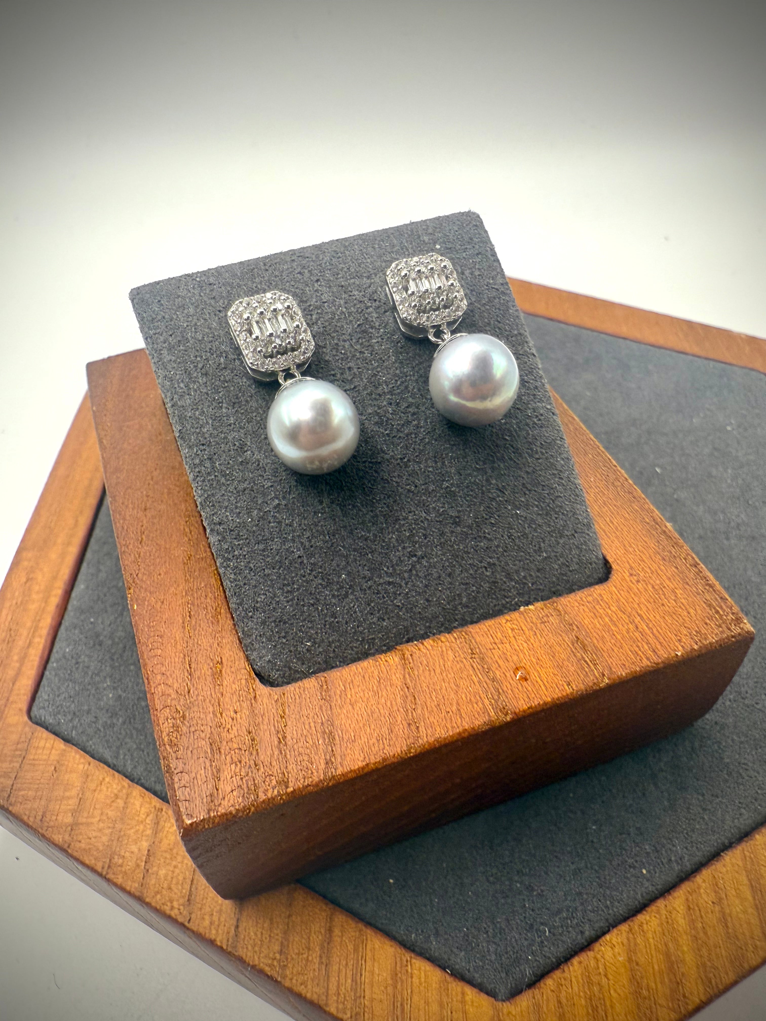 Madama Pearl Dangling Earrings