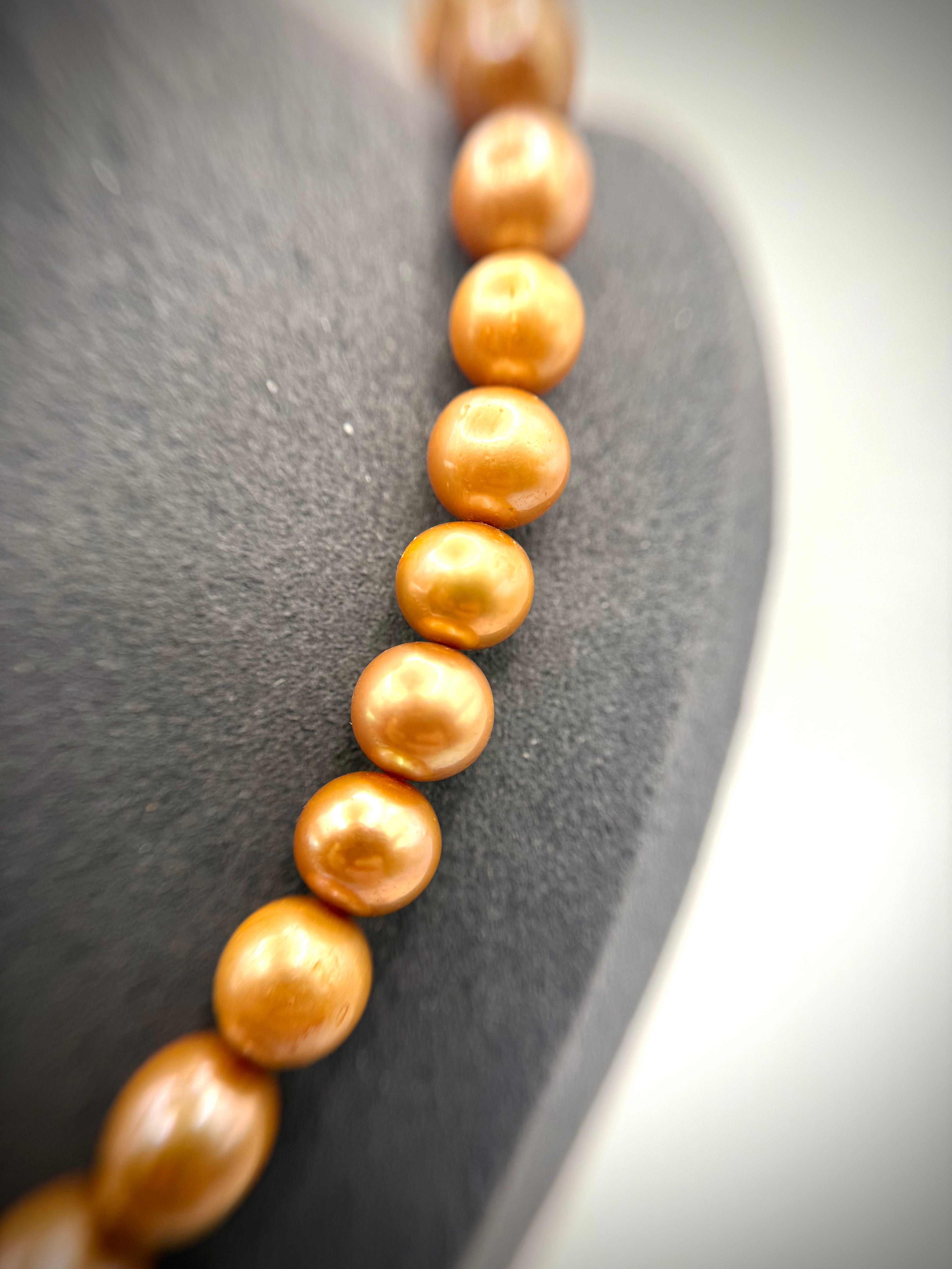 Rose Gold Pearl Necklace